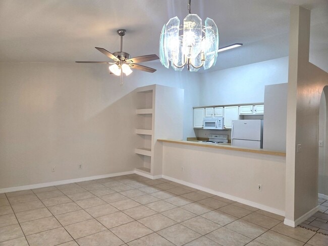 Building Photo - 2/2 Villa in Clermont