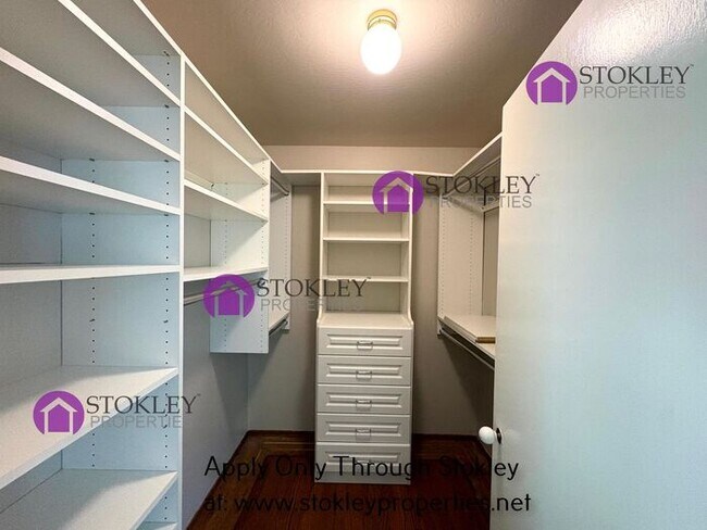Building Photo - 527 McBride Dr