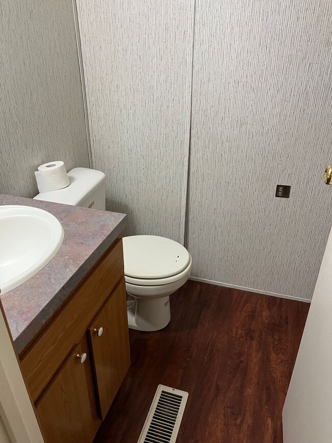 Building Photo - 3 bedroom 2 bath with plenty of space inside and out and gorgeous views!