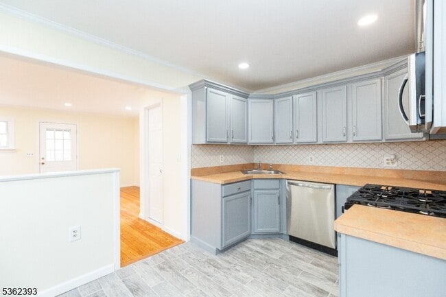 Building Photo - 78 Koyen St