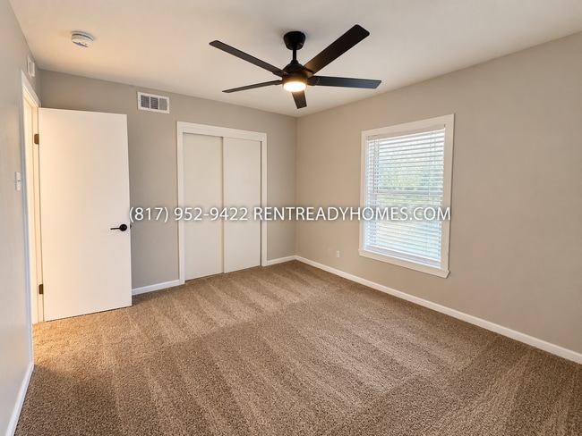 Building Photo - 1504 Ridgeview St