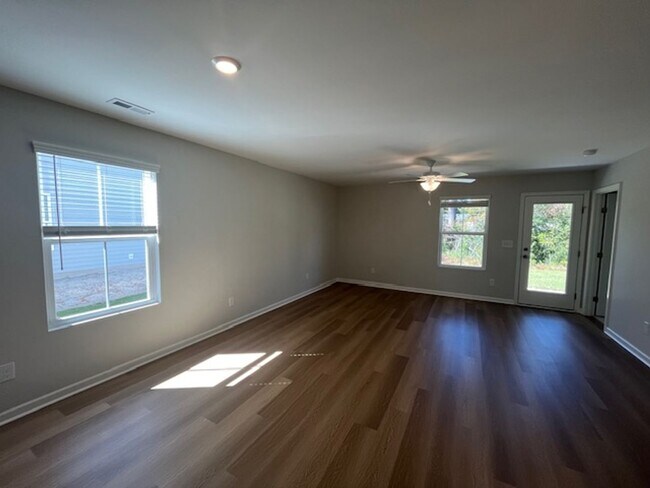 Building Photo - Cozy New-Build in Leland!