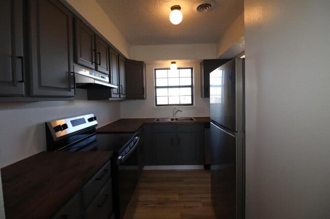 Building Photo - 118 Fairway Ave