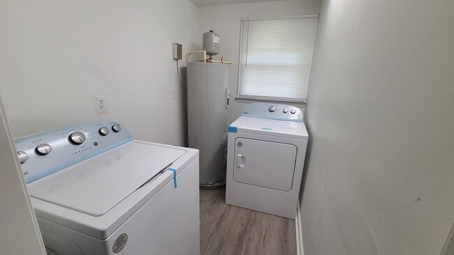 Building Photo - 172 Randall Ave