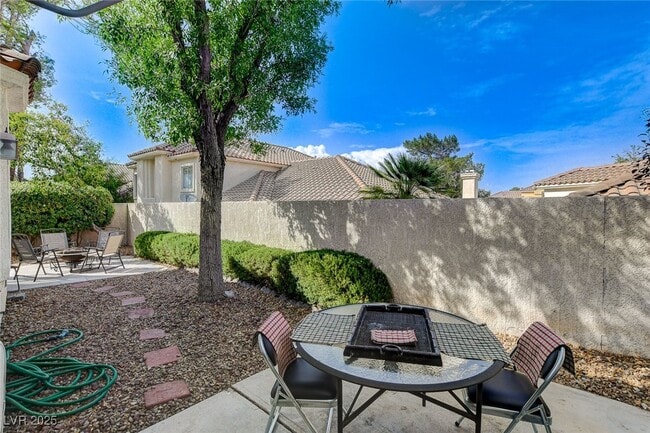 Building Photo - 9244 Pitching Wedge Dr