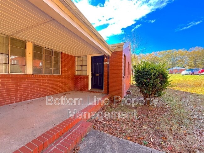 Primary Photo - 3021 Marlborough Rd