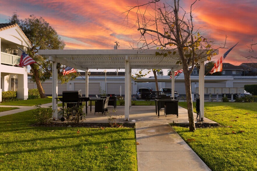 Building Photo - Seawind Seniors Apartments