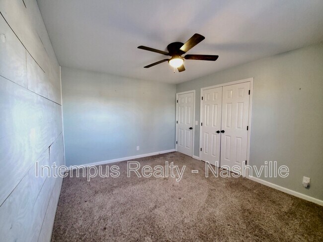 Building Photo - 547 Hopewood Ct