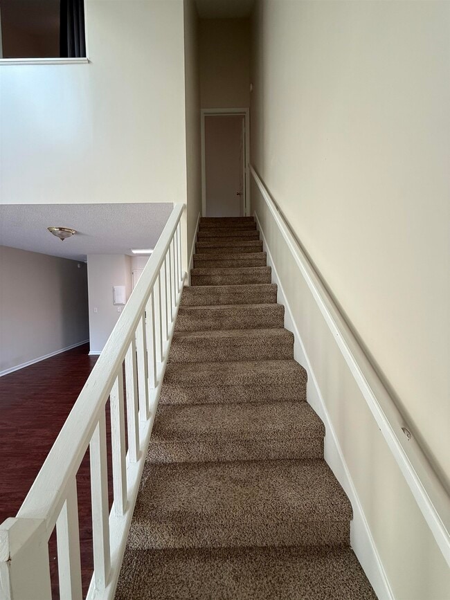 Building Photo - 411 Cambridge Cir