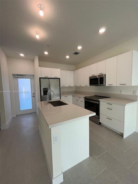 Building Photo - 8167 NW 41st St