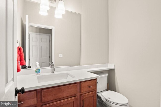 Building Photo - 2080 Deer Run Dr