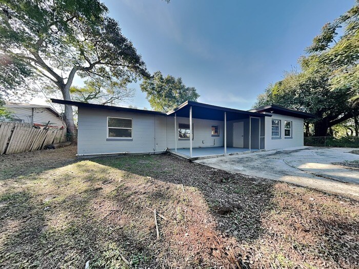 Building Photo - 1627 N Powers Dr