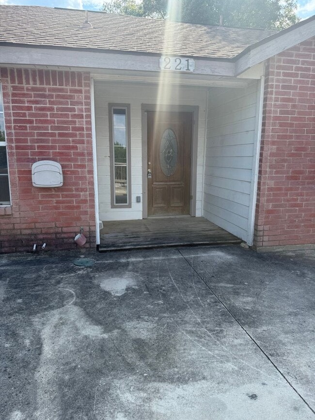 Building Photo - NEW ON MARKET (PRICE DROP!!)