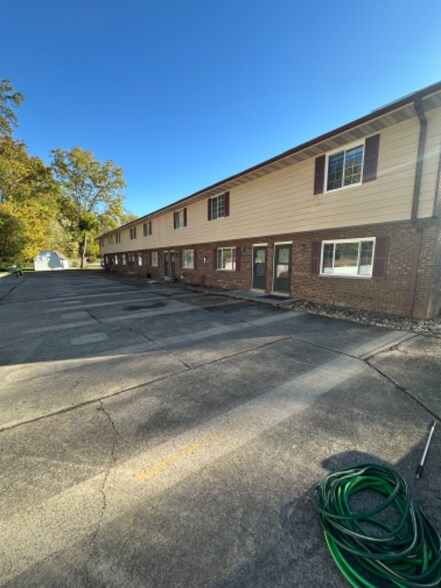Primary Photo - 111 Oakwood Rd