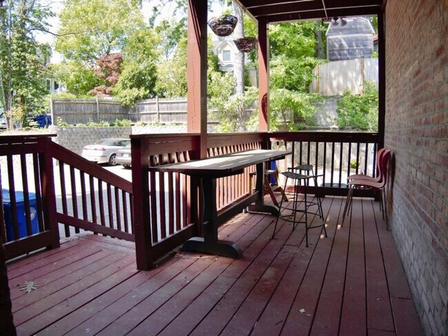 Building Photo - Spacious 2 Bed in Prime Coolidge Corner Lo...