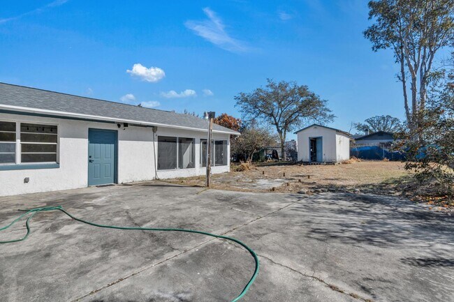 Building Photo - 1303 Charles St