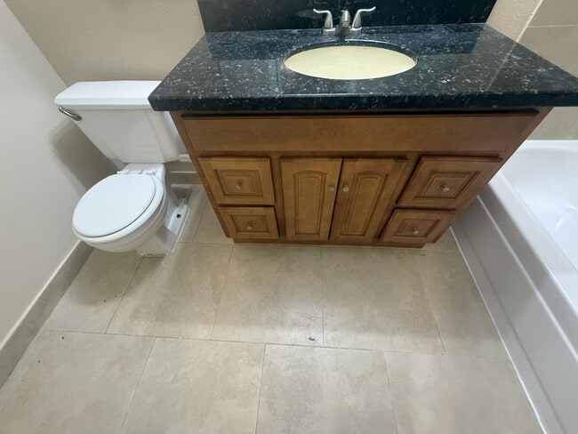 Building Photo - 2460 NW 33rd St