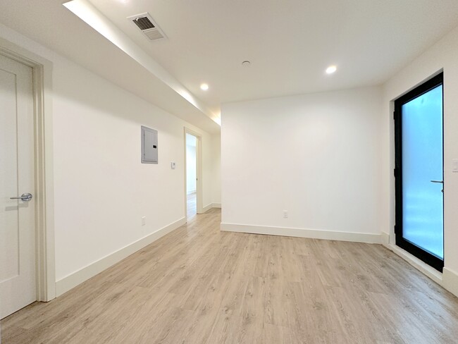 Building Photo - 108 Bosworth St