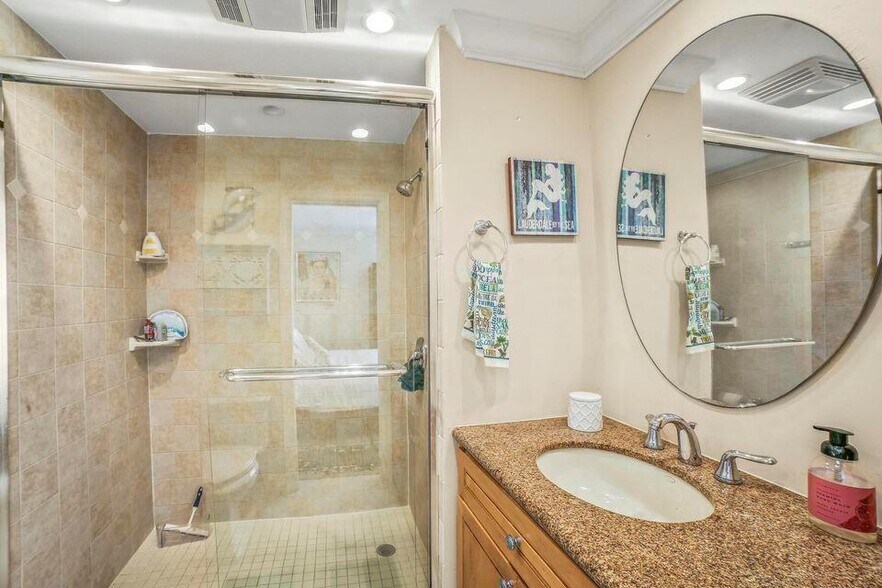 Building Photo - 4300 El Mar Dr