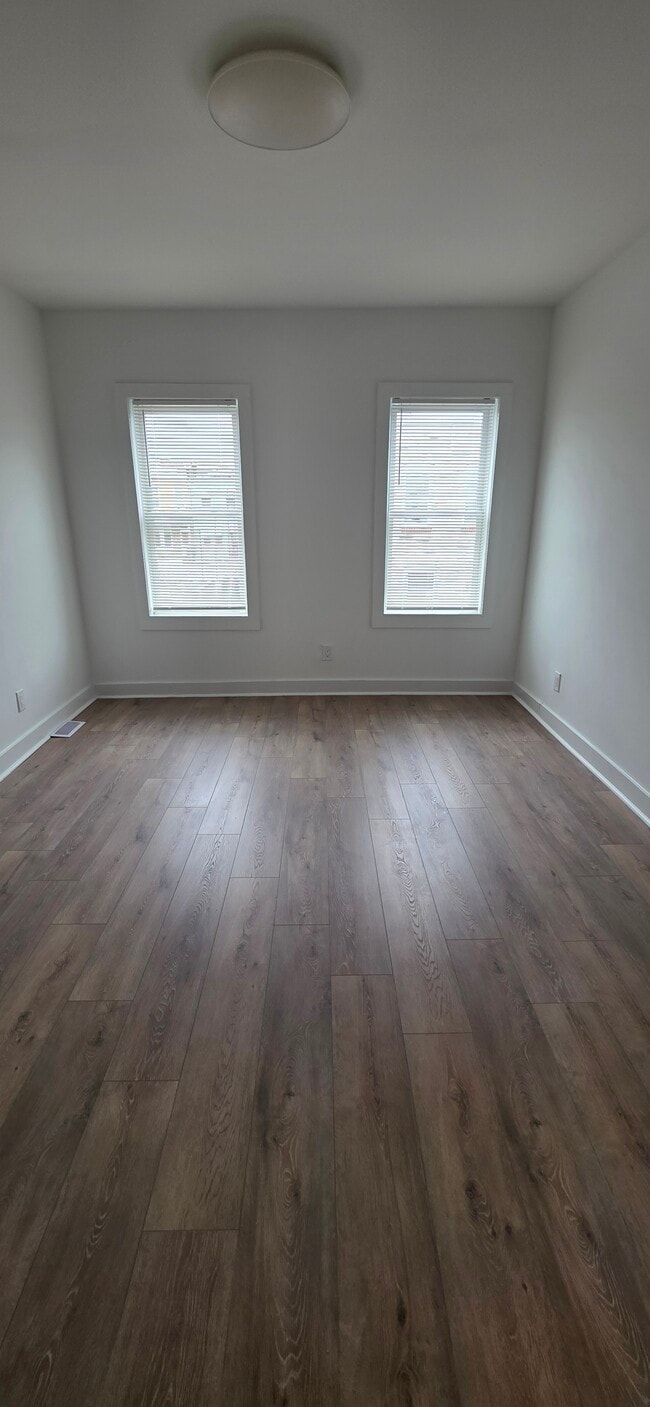 Building Photo - 801 N Port St