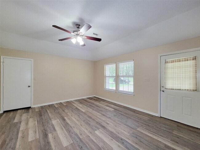 Building Photo - 12700 Royal Green Dr