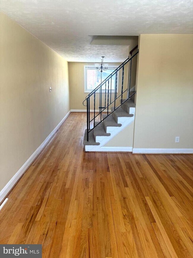 Building Photo - 7442 Forrest Ave