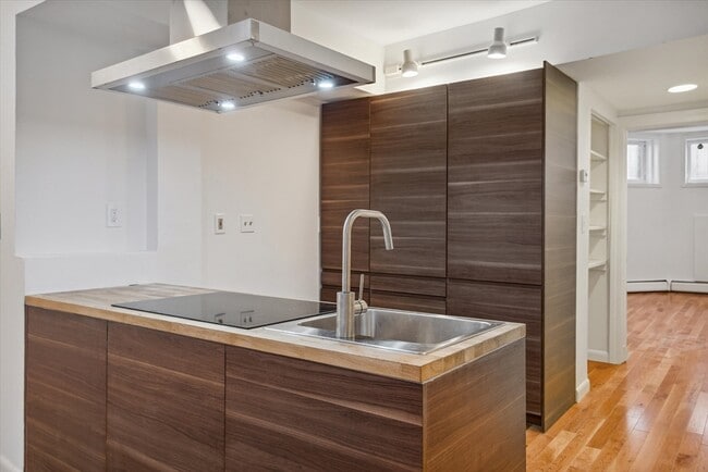 Building Photo - 432 Marlborough St