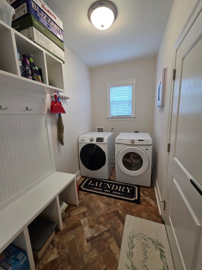 Building Photo - 2521 Lantana Ln