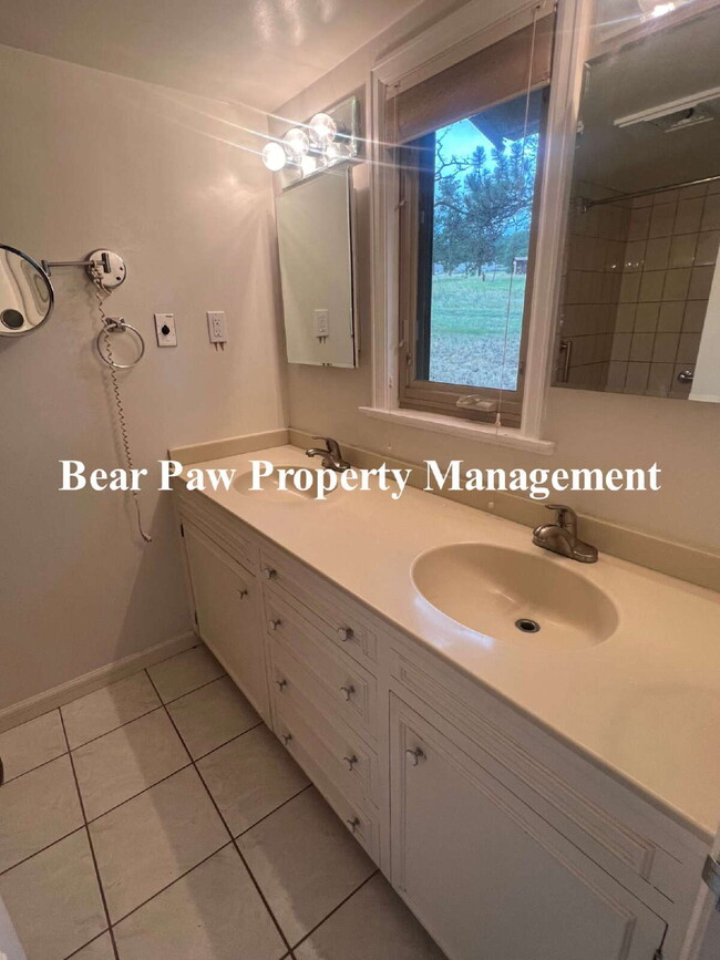 Building Photo - Spacious 4 Bedroom Home in North Evergreen!!