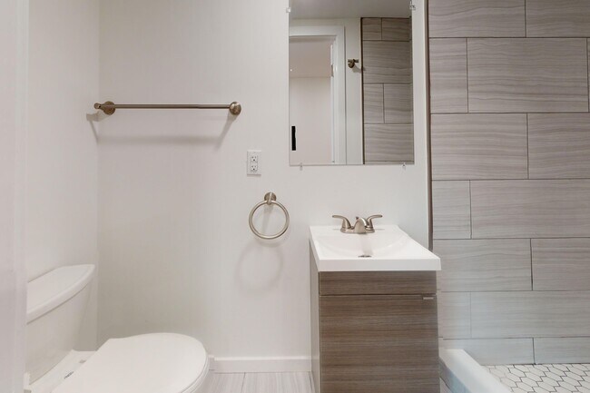 Building Photo - 1834 N Bouvier St