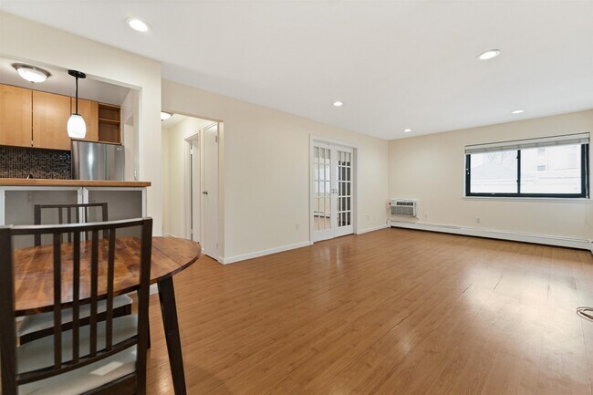 Building Photo - 7117 Park Ave