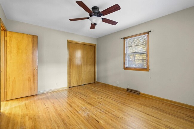 Building Photo - 3032 W 9th St