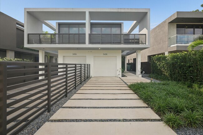 Building Photo - 3458 Day Ave