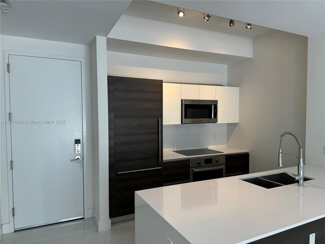 Building Photo - 301 Altara Ave