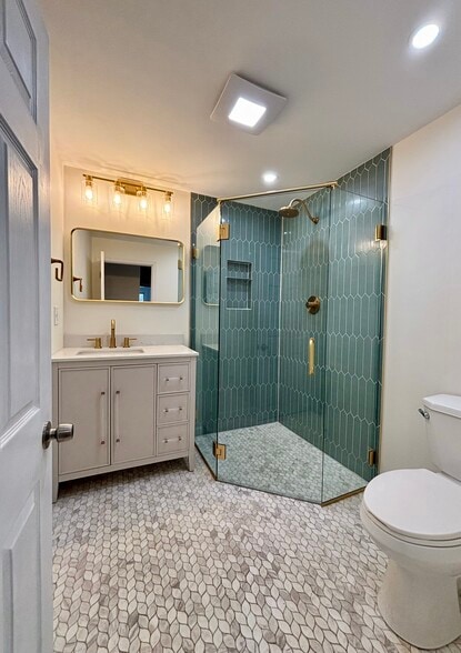 Full Bath 1 - 130 Woodlawn Ave