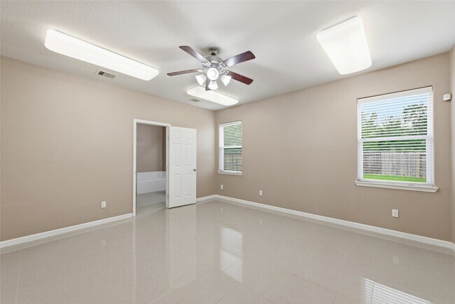 Building Photo - 8234 Hall View Dr