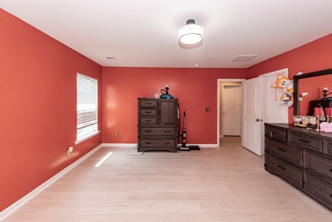 Building Photo - 245 Swamp Creek Ln