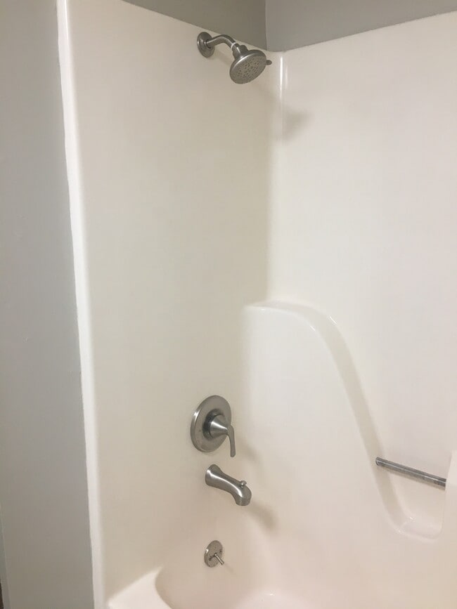 Full Bath - 64 Dogwood Ln
