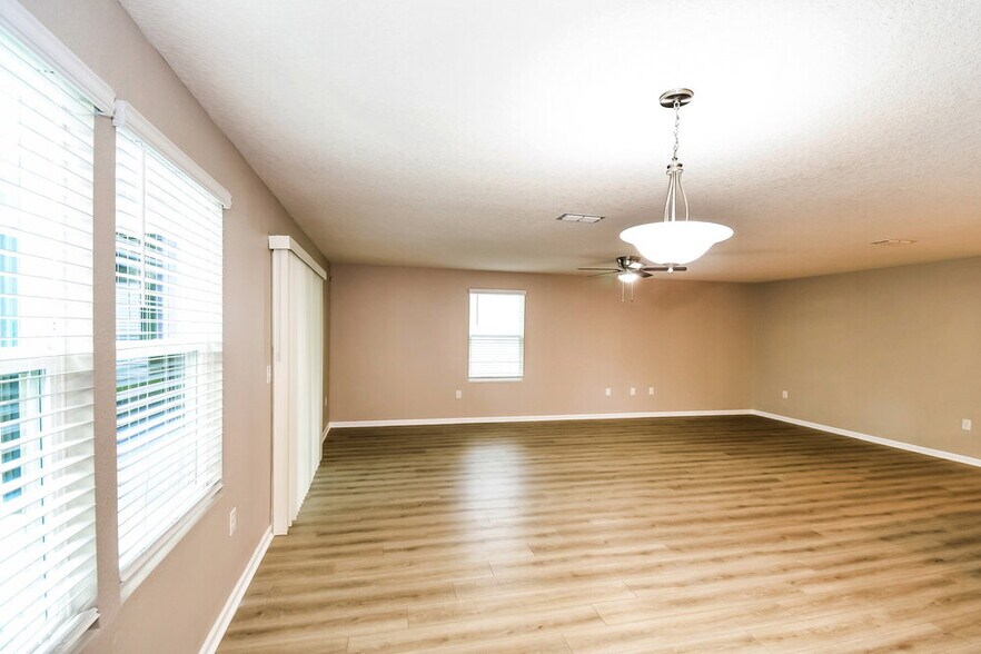 Building Photo - 3507 Twin Falls Dr