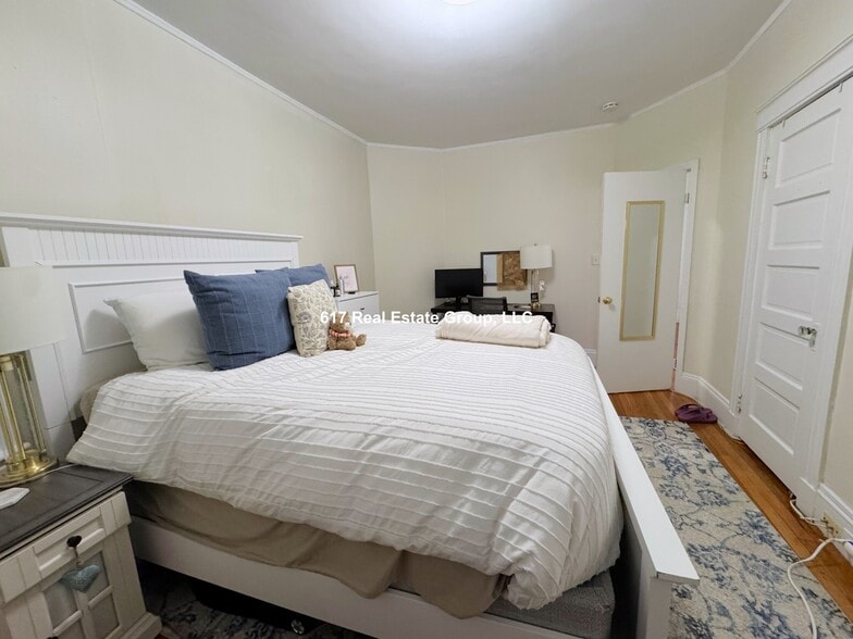 Building Photo - 208 Winthrop Rd