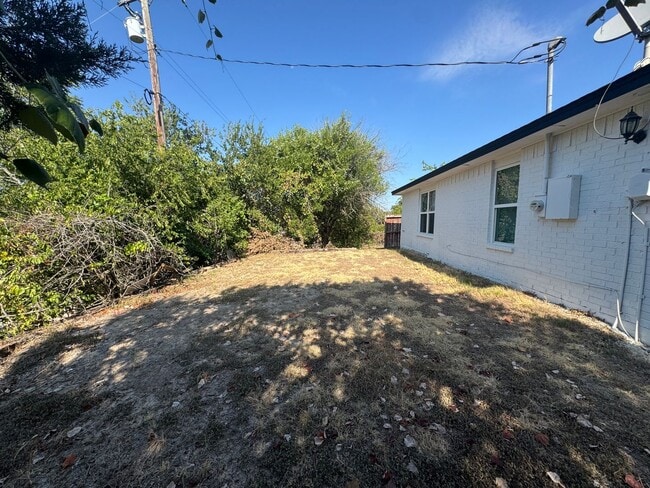 Building Photo - 1402 Miranda Ave