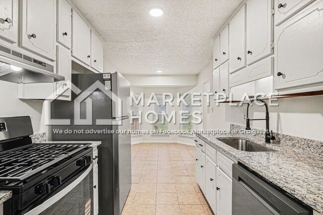 Building Photo - 145 Springvalley Way