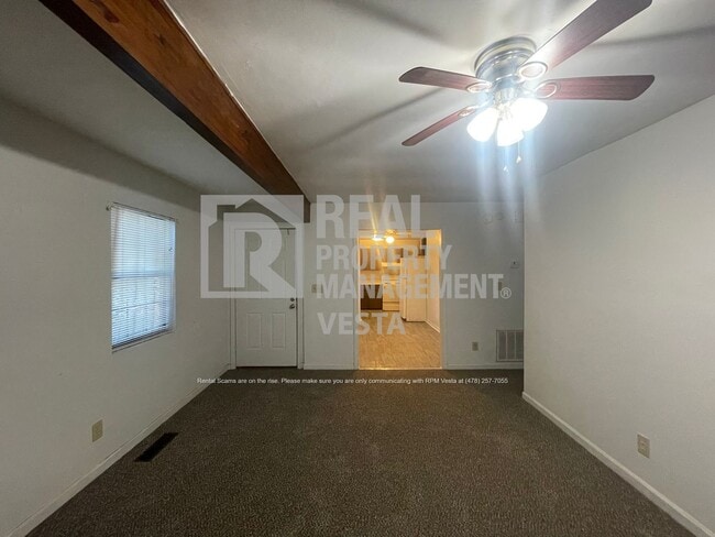 Building Photo - 631 Maplewood Dr