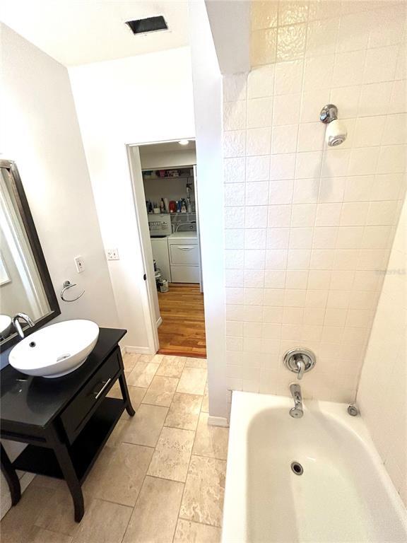 Building Photo - 3014 W Mason St