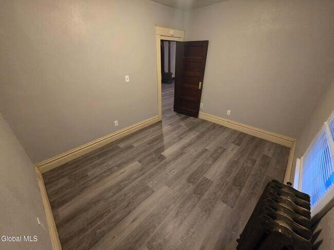 Building Photo - 312 5th Ave