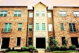 Building Photo - 4626 Regent Manor Dr