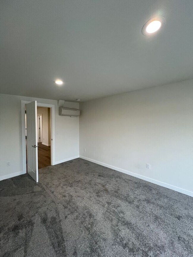 Building Photo - Professional Photos Coming Soon!