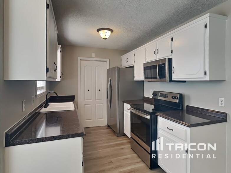 Building Photo - 232 Grassmire Dr