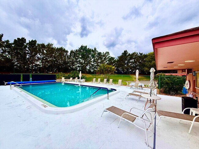 Building Photo - 141 Lakeside Dr