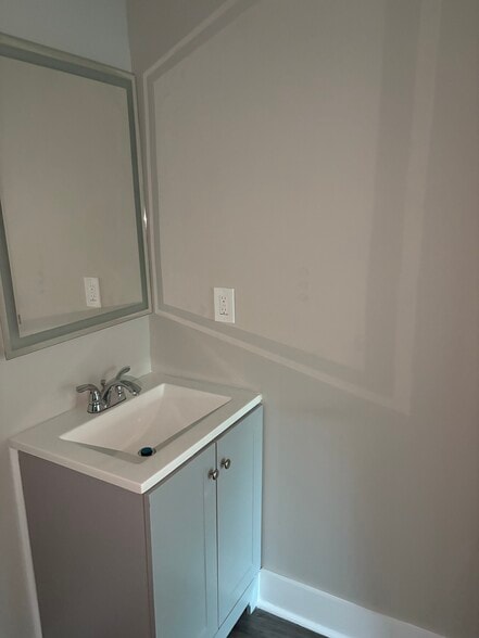 Vanity Area - Park South Apartments